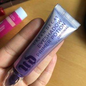 UD eyeshadow primer potion